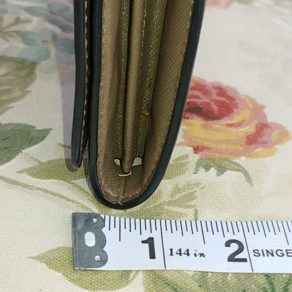 Marc Jacobs Tan and Brown Saffiano Leather Fold Clutch Wallet - Picture 11 of 17